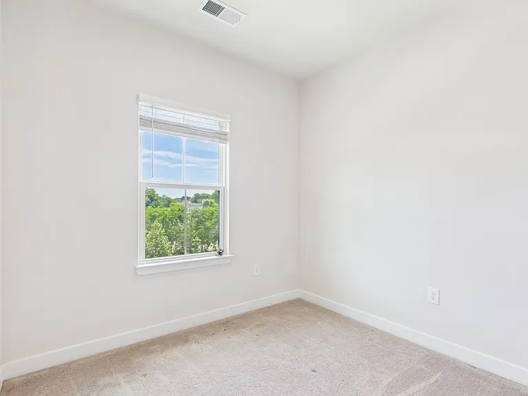 2117 Old Manchester St — Photo 20