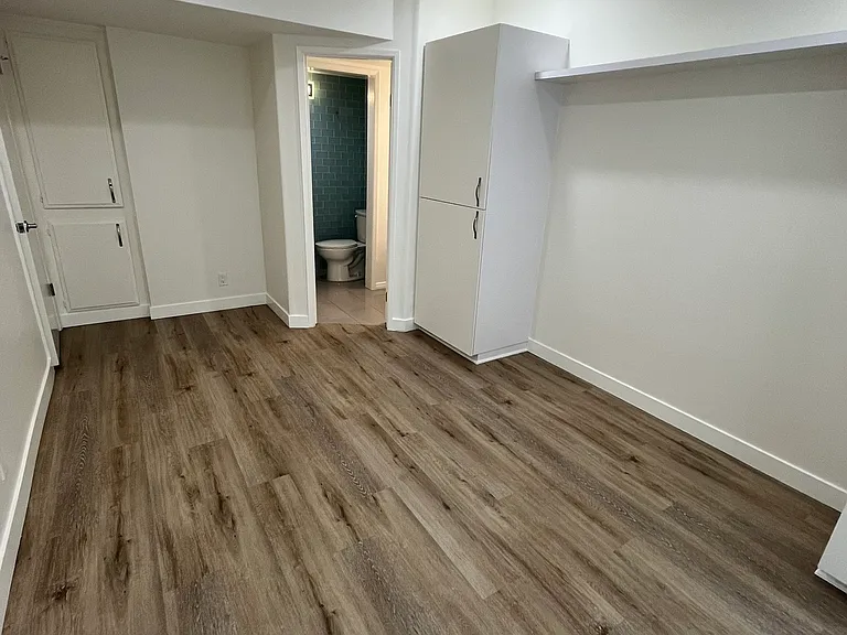 1331 Roxbury Dr #2 — Photo 17