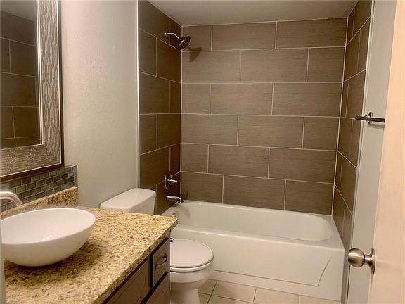 4th image of 3703 W Olive St