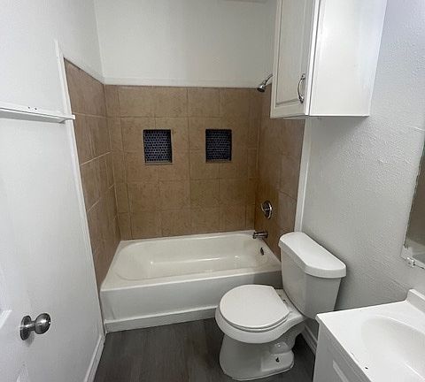 5th image of 903 Elizabeth St #17891733