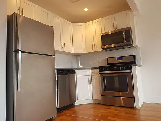 Rented by Makover Group Inc | media 25