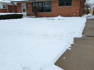 18042 Winsome Rd, Fraser, MI 48026