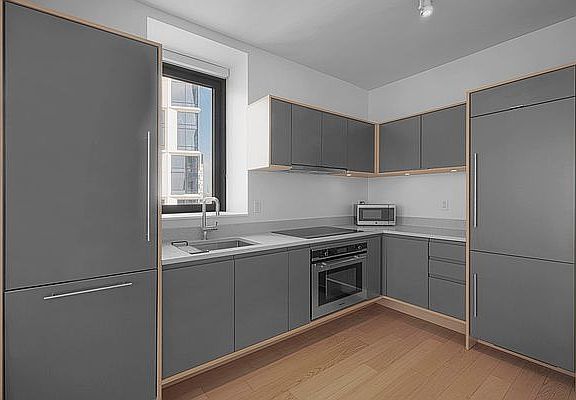 4th image of 10 City Pt APT 35P