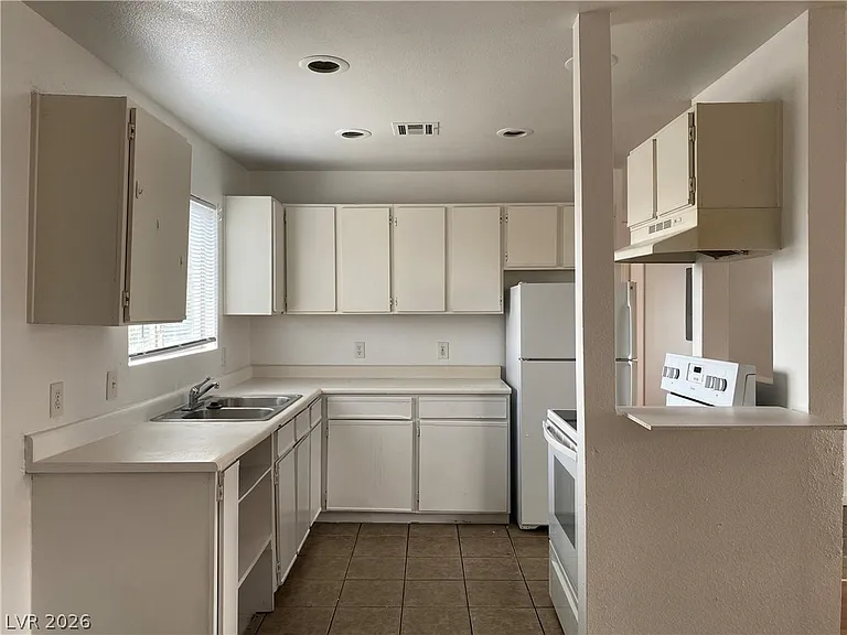 1662 N Lamont St #202 — Photo 6