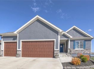 215 SW Eagles Ridge Dr, Blue Springs, MO 64014