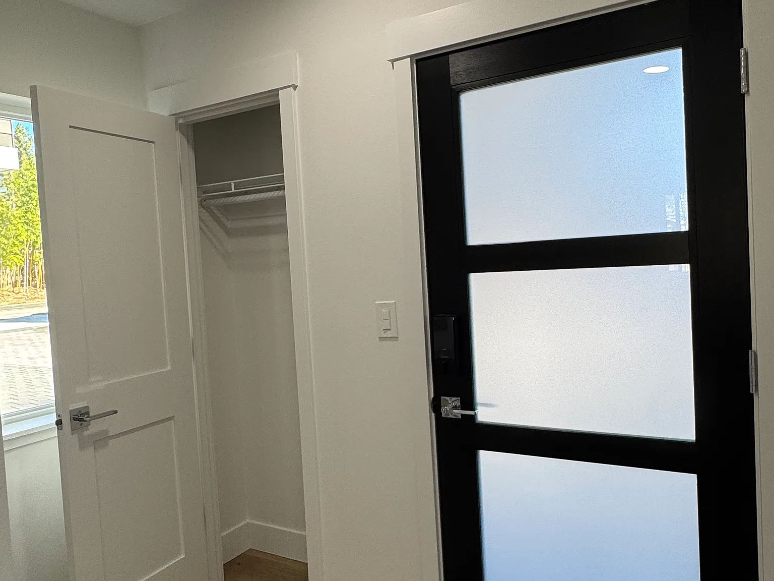 2 bed, 2.5 bath, 1350 sqft, $3,500 — Photo 3