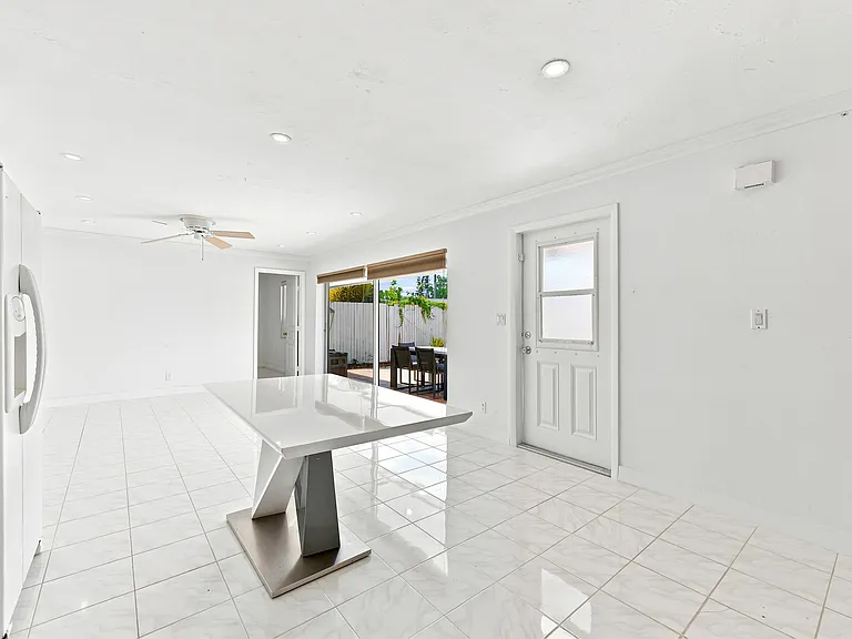126 West Ct — Photo 4