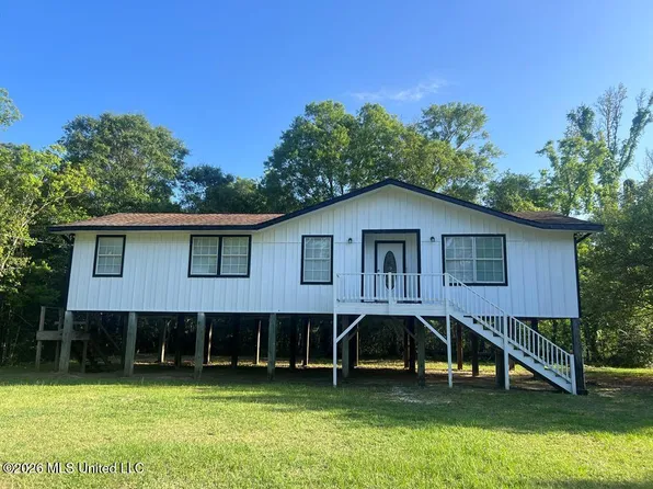 4103 Lake St, Bay Saint Louis, MS 39520