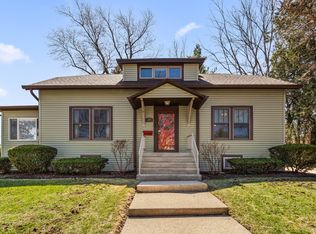 59 W Maple Ave, Roselle, IL 60172