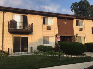 8999 Kennedy Dr #103C, Des Plaines, IL 60016