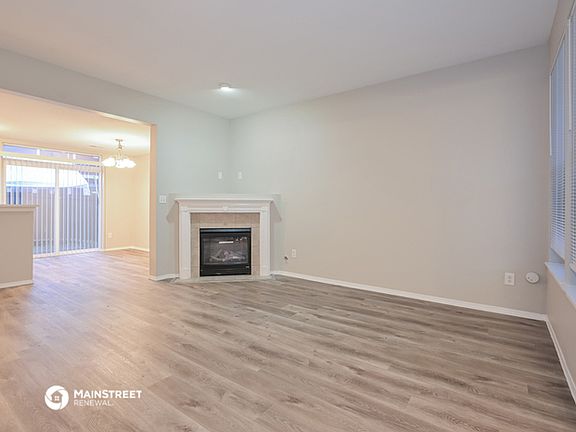 4th image of 11522 17th Ave E