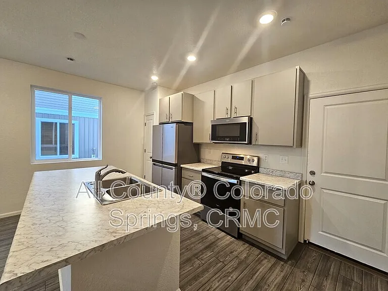 9256 Lytle Grv — Photo 5