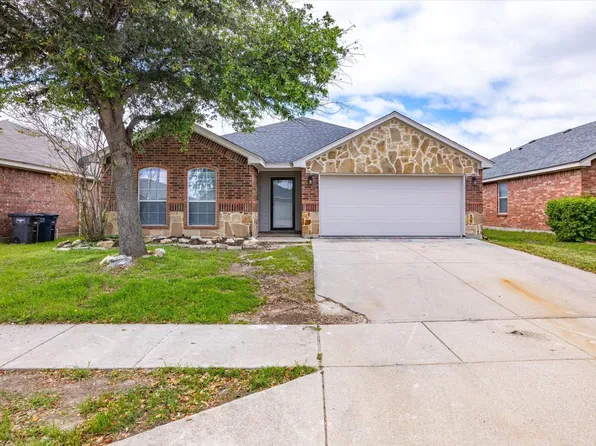 8301 Deer Bluff Ln, Fort Worth, TX 76179