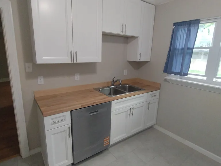 6205 Bixby Ave — Photo 7