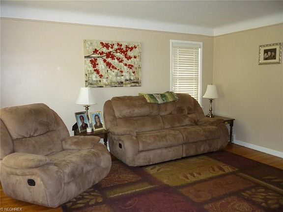 3rd image of 561 Huntmere Dr