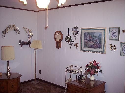 4th image of 1104 S Broadway St