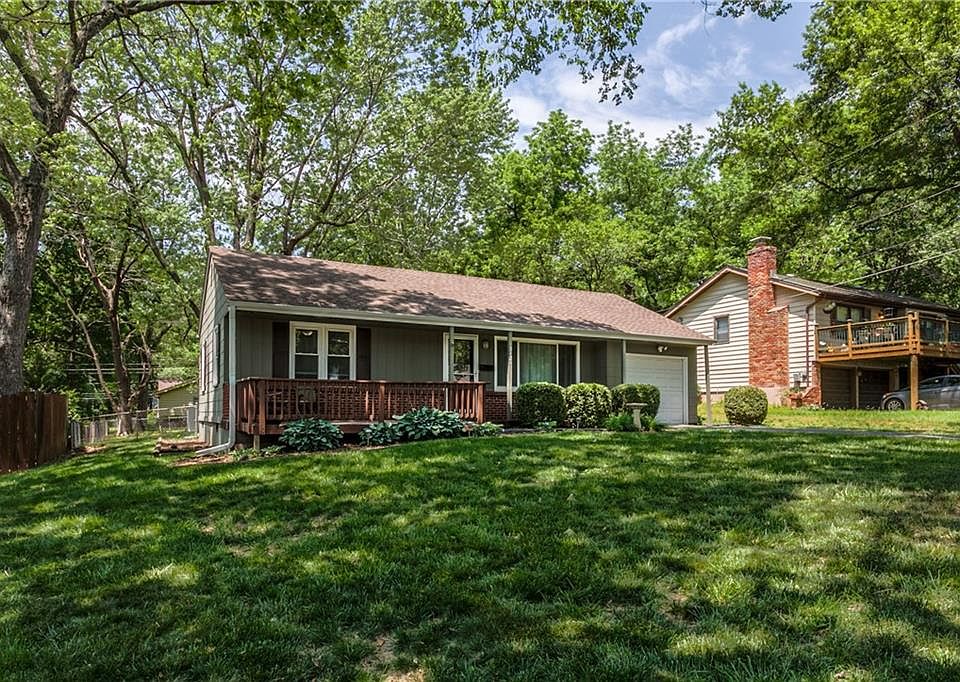 8428 Walmer St, Overland Park, KS 66212 Zillow