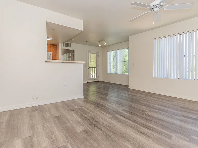 Indigo Pointe Apartments — Photo 27