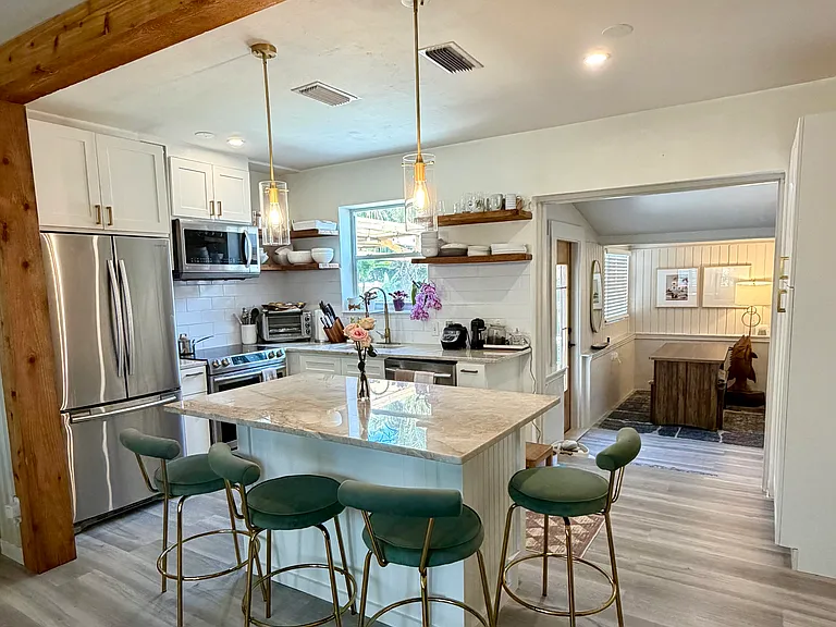 350 Forest Hill Blvd — Photo 4