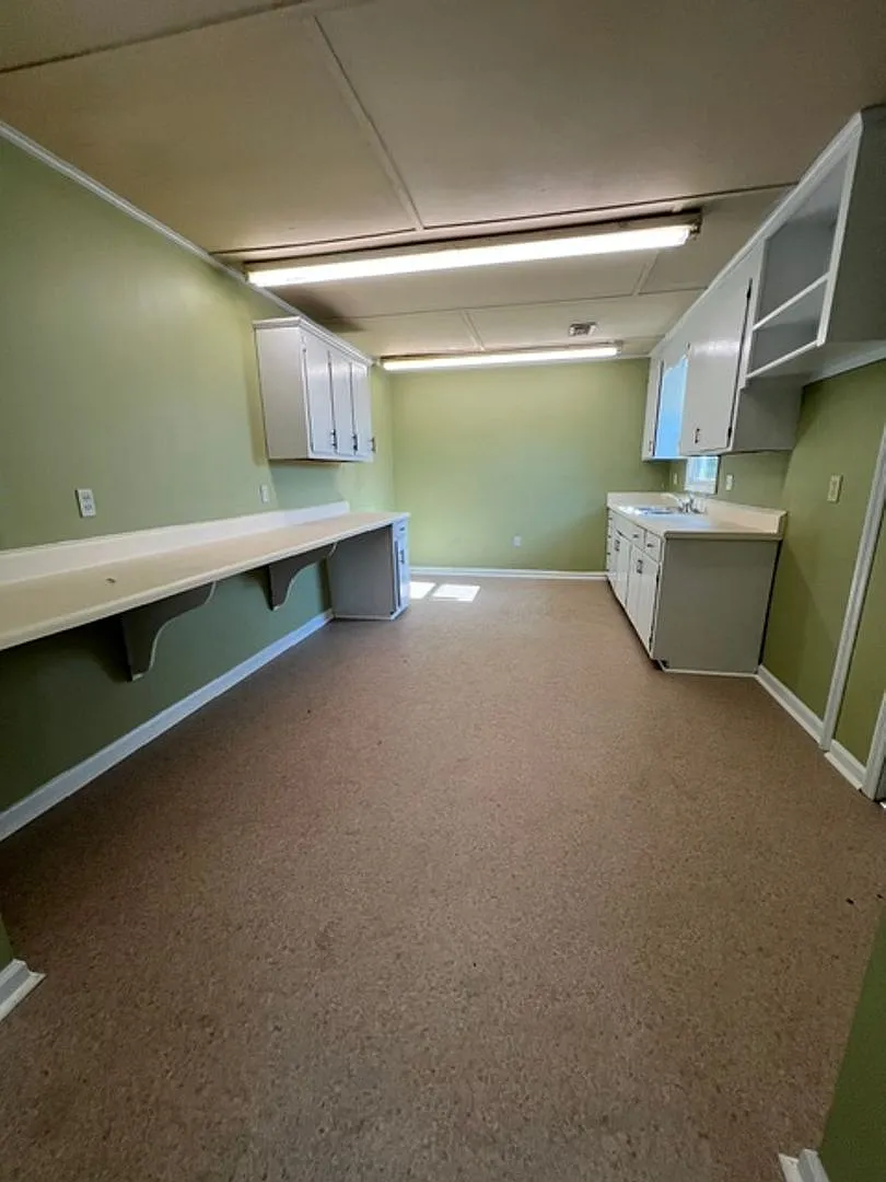 3 Bedroom, 1 Bath Home — Photo 2