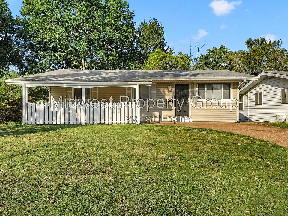 727 Shepley Dr