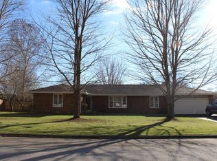 1609 Oak Dr, Aurora, MO 65605