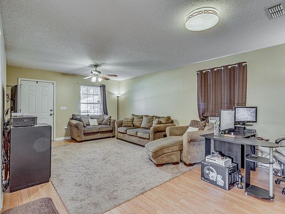 5th image of 2165 Ashland St