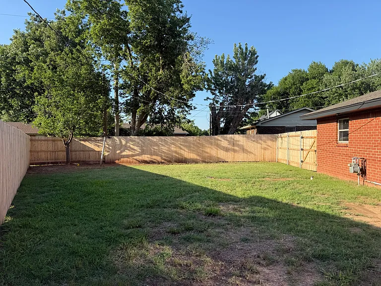 2209 Marshall Dr — Photo 47