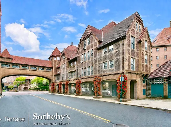 10 Station Sq Unit Phr52, Forest Hills Gardens, NY 11375