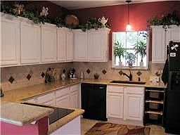 Spacious updated kitchen,