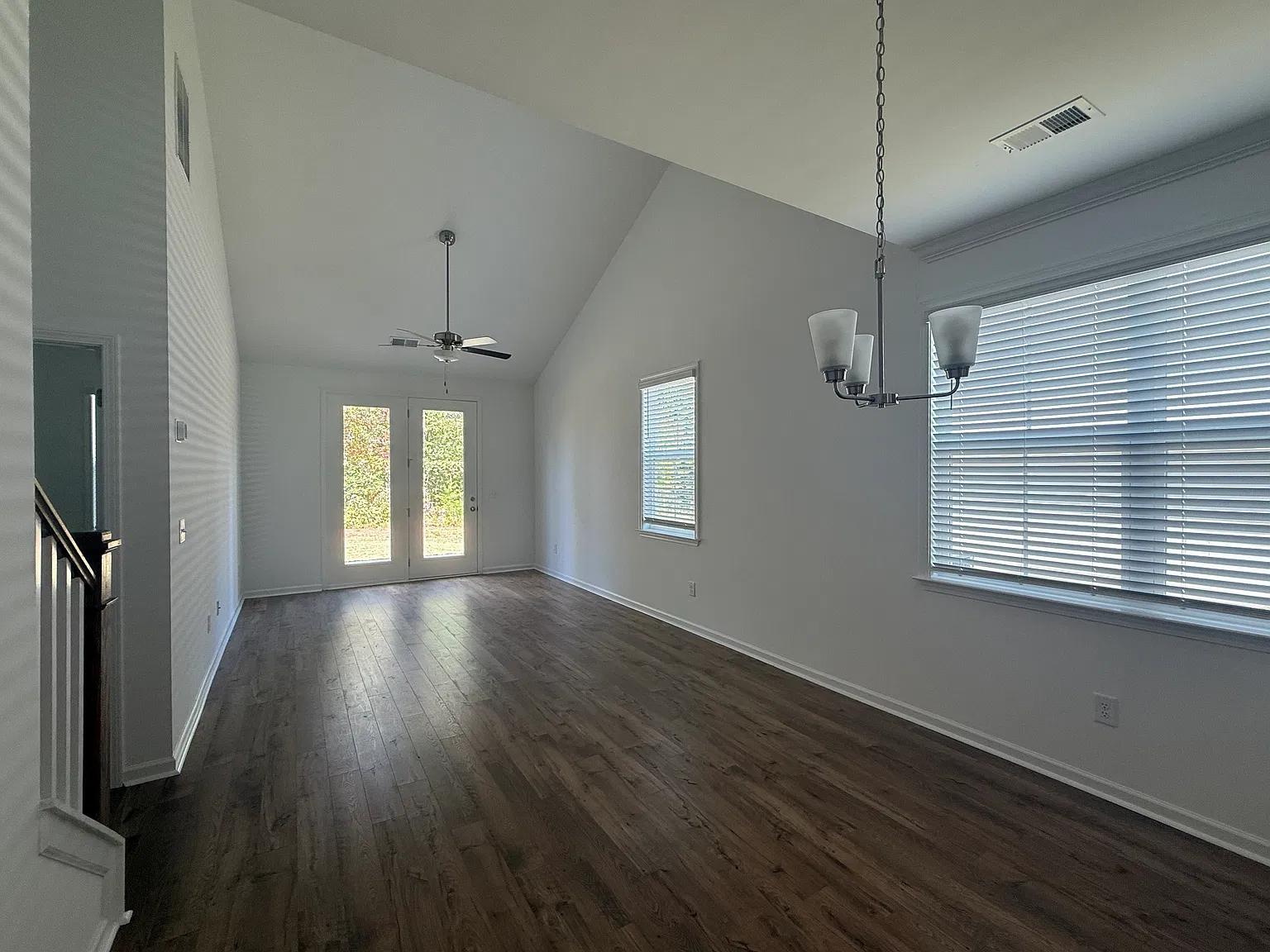 3 bed, 2.5 bath, 1699 sqft, $1,745 — Photo 3
