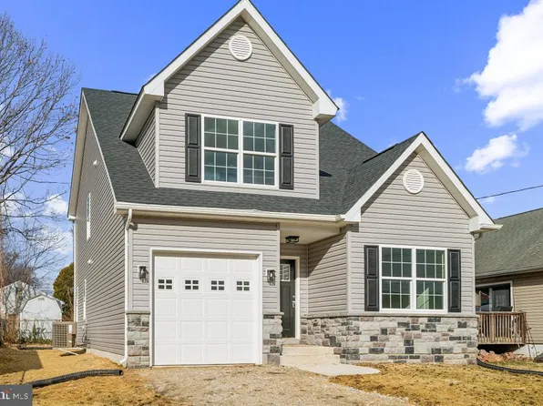 8 Lewes St, New Castle, DE 19720