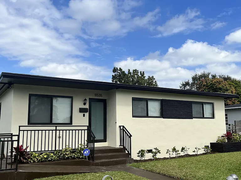 11535 SW 139th Ter — Photo 3