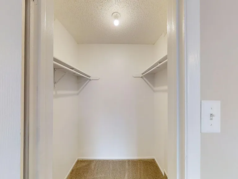 Willow Hill Apartments — Photo 42