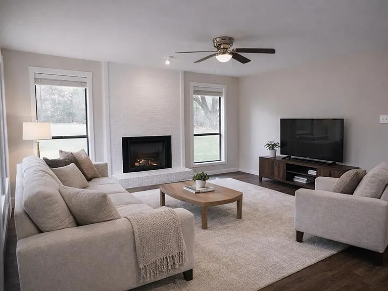 300 Lila Ln — Photo 3