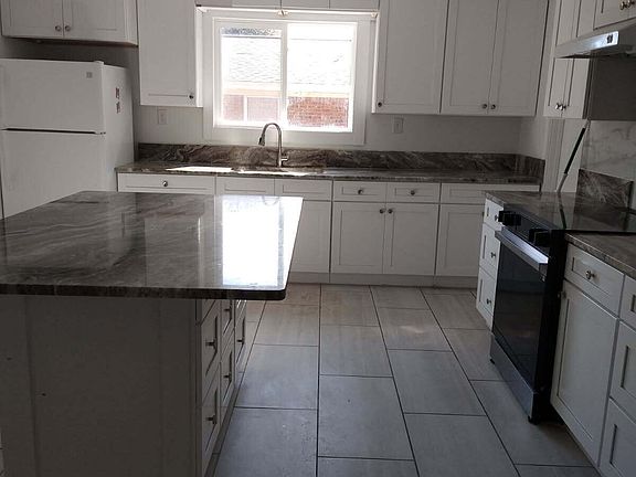 3rd image of 1324 Blueberry Ln