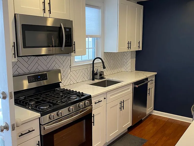 2311 Bryn Mawr Ave — Photo 5