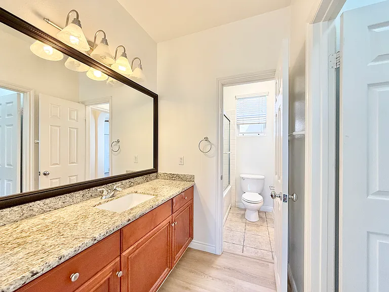 13835 Kerry Ln — Photo 23