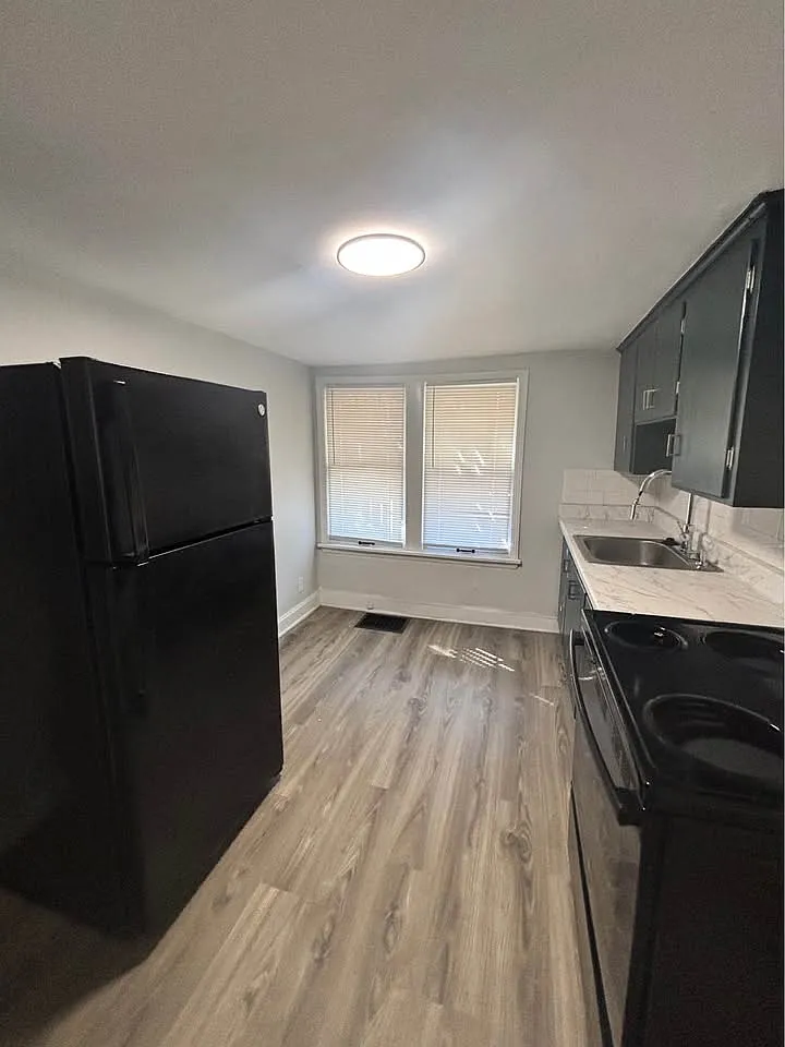 1214 W Waldo Ave — Photo 1