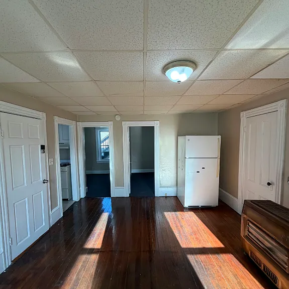 328 336 5th St Unit 1 Fall River Spacious 2 Bedroom in Corky Row Historic District! Great Location — Photo 11