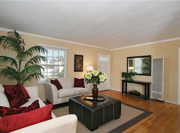 3rd image of 4696 Altadena Ave