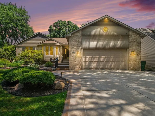 38768 Pineridge St, Harrison Township, MI 48045