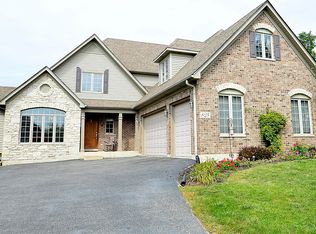 825 Queens Gate Cir, Sugar Grove, IL 60554