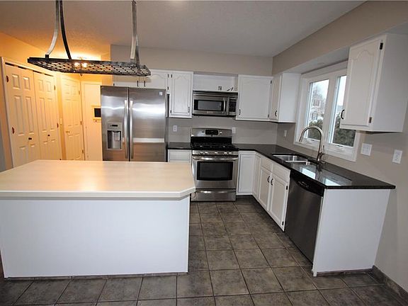 2nd image of 320 Parkview Dr