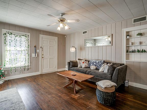4th image of 3140 Rogers Ave #1