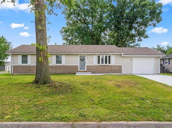 2001 Cypress St, Higginsville, MO 64037