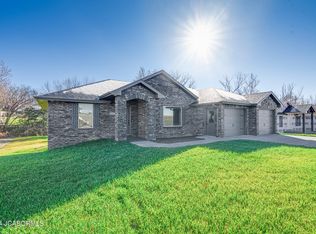 1402 Summerfield Dr, Jefferson City, MO 65109