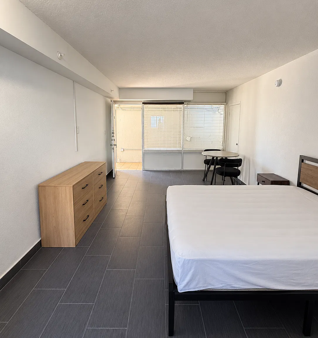 Studio, $1,000 — Photo 4