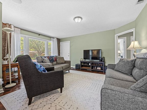 4th image of 1409 Broadway St