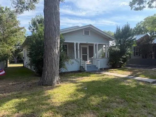 619 Bismark St, Seguin, TX 78155